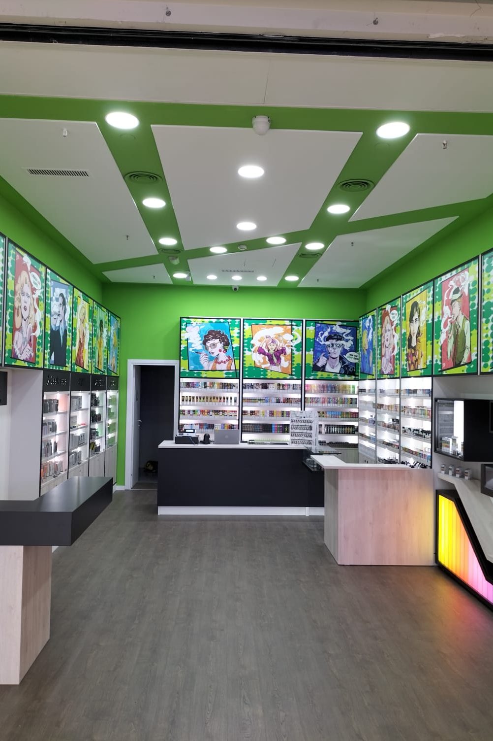 arredamento per e-cigs in centro commerciale