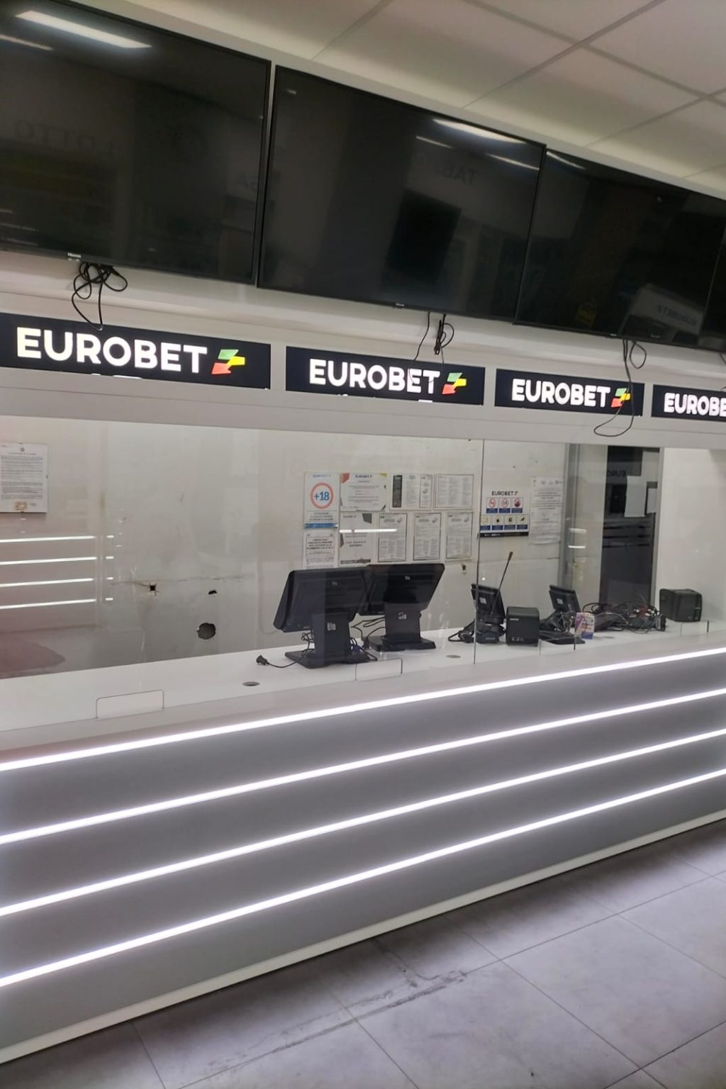 Arredamento tabaccheria centro scommesse palermo